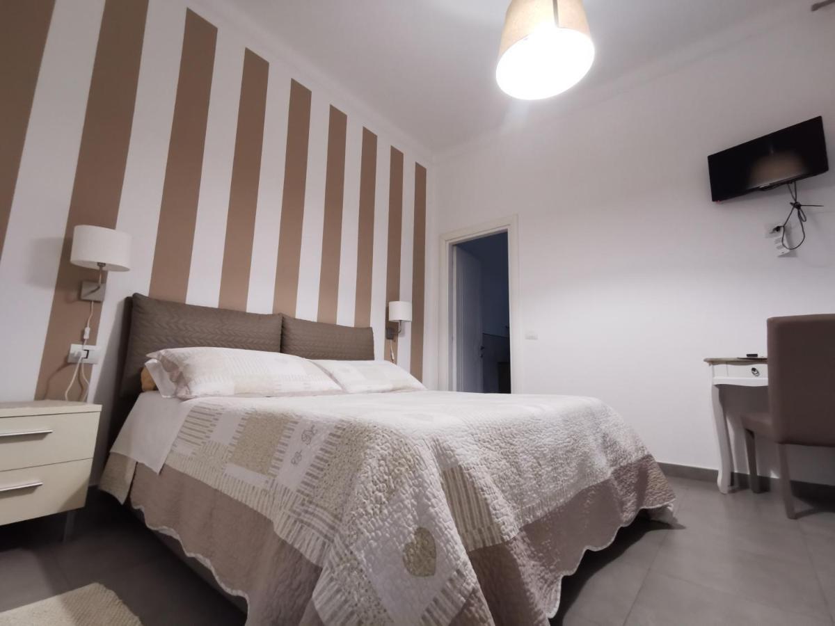 E - Rent And Le Nel Corso - Adults Only Gasthuis